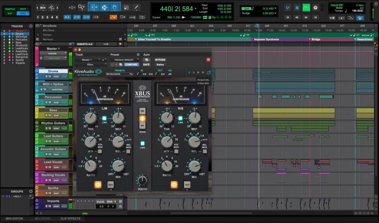 Interface du compresseur XBus affichée sur un logiciel de production musicale, montrant des réglages et un projet de mixage en cours, avec des pistes colorées et des effets appliqués.